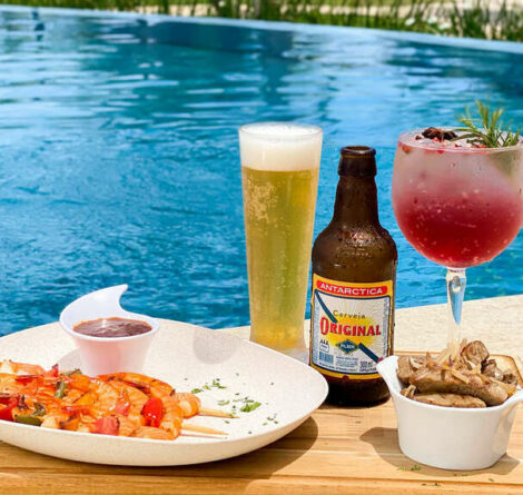 comidas e bebidas representando o que é um resort all inclusive