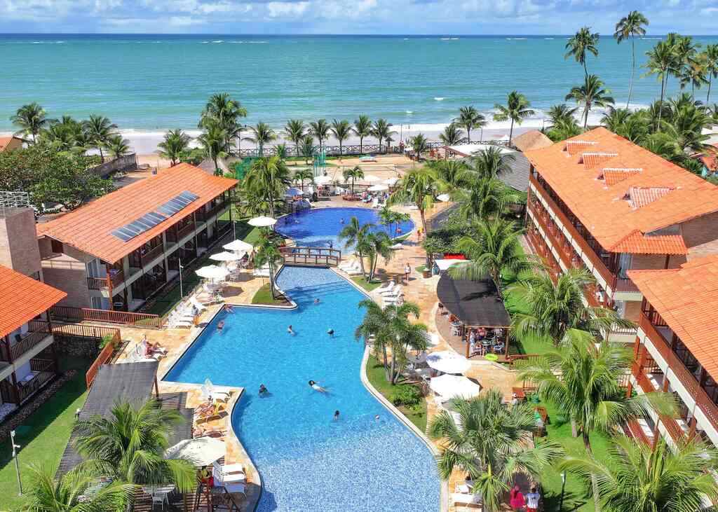 área de lazer com piscina, representando quanto custa um resort all inclusive