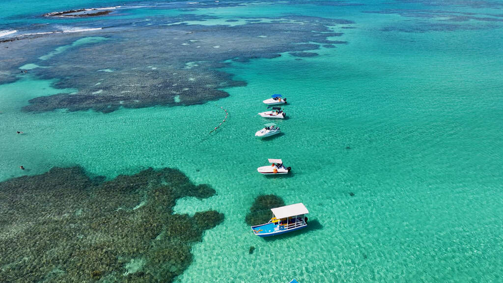 piscina natural perto de um dos melhores resorts All Inclusive do Brasil