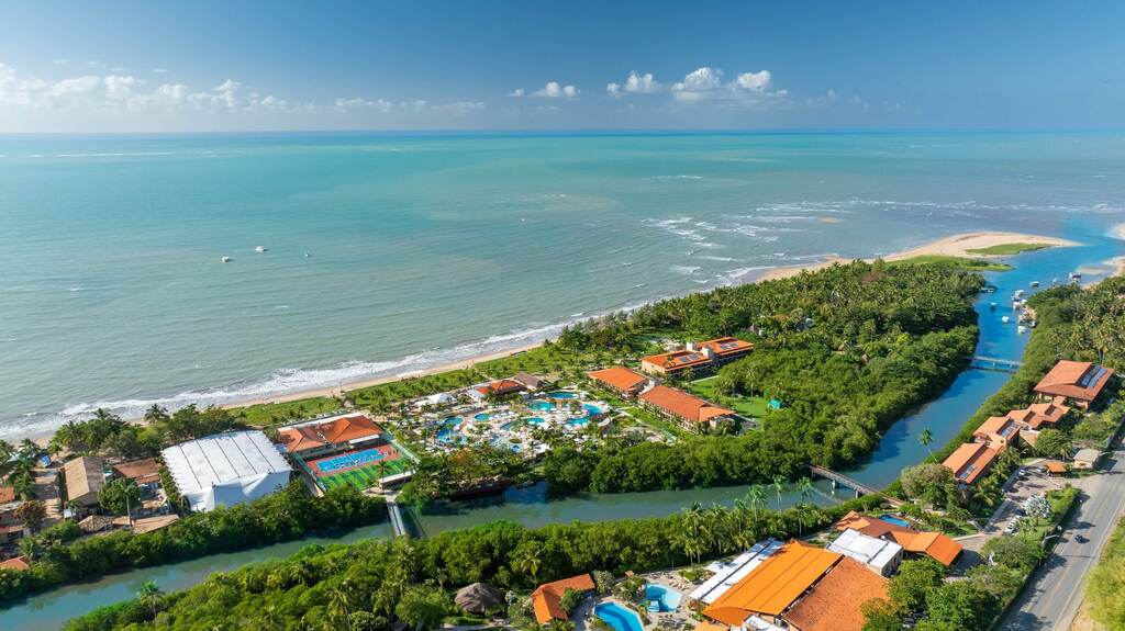 praia em Alagoas representando o Salinas Maragogi ou Japaratinga