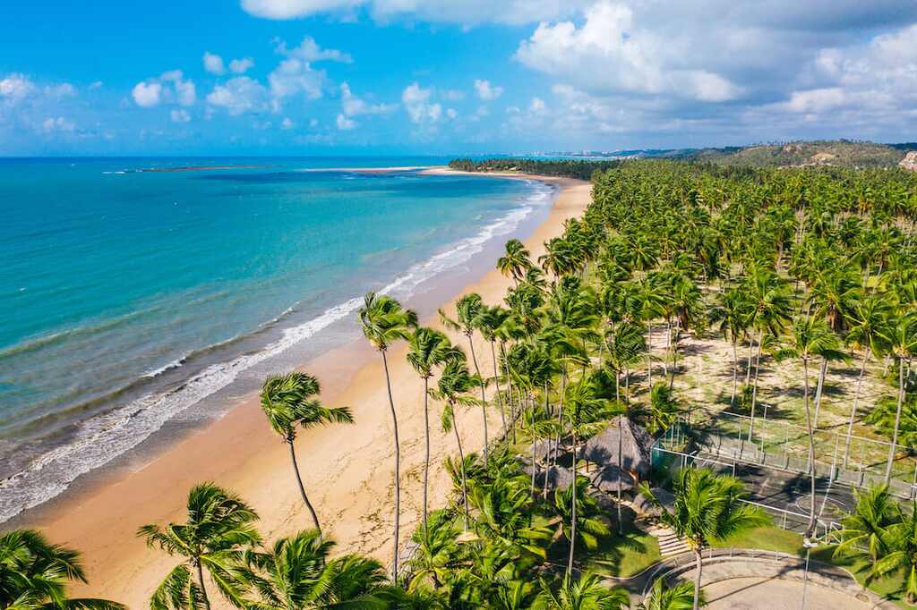 praia em Maceió, um dos lugares onde viajar em julho