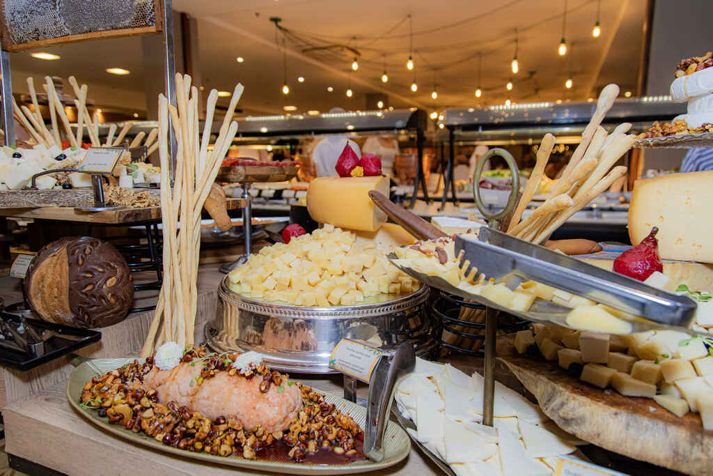 área com comidas de resort no Ano Novo