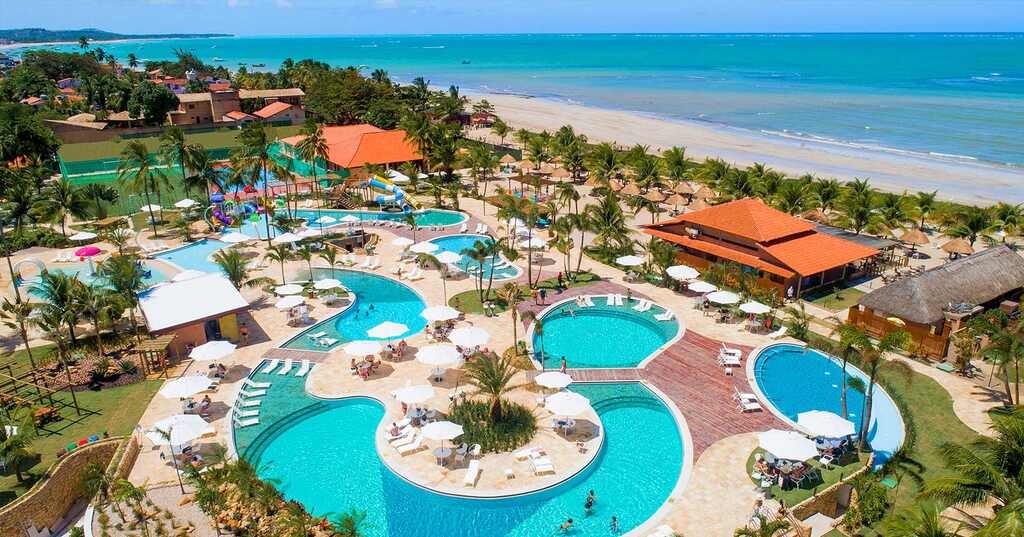 Imagem aérea de hotel all inclusive.