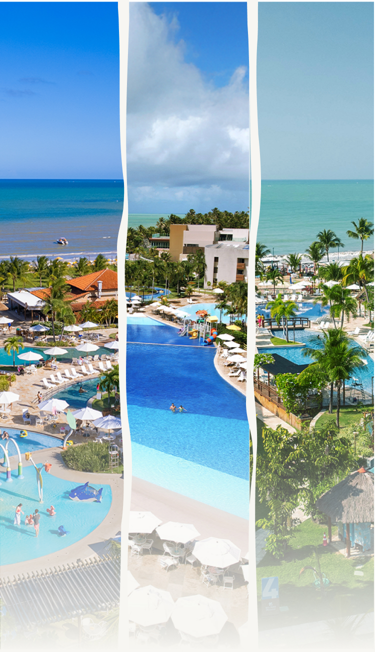 Férias dos sonhos nos resorts Amarante Um conjunto de três imagens aéreas que destacam os resorts Amarante. A vista aérea do Salinas Maragogi mostra a área de lazer, contemplando um complexo de piscinas, toboáguas, alguns pontos de consumo e a praia ao fundo. A vista aérea do Japaratinga Lounge Resort destaca as piscinas, vários guarda-sóis e espreguiçadeiras brancas ao redor da piscina, coqueiros, estrutura do resort e a vista do mar e da praia ao fundo. A vista aérea do resort Salinas Maceió com piscinas, brinquedos aquáticos e o mar ao fundo.